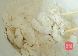 Illustration of how to make chrysanthemum and shrimp dumplings 1