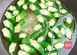 Illustration of how to make fried okra with bacon 3