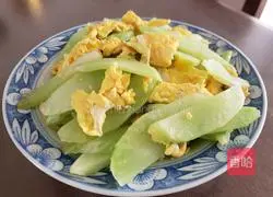 Illustration of how to make fried lettuce with duck eggs 6