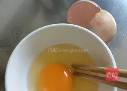 Illustration of how to make Wakame, shrimp skin and egg wontons 3