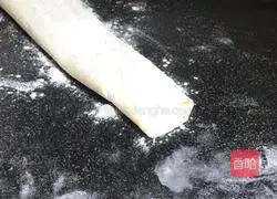 Illustration of making handmade noodles 7