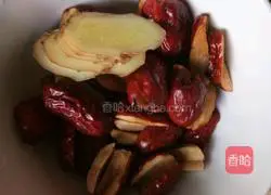 Illustration of how to make papaya stewed with milk and peach gum 4