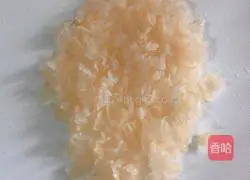 Illustration of how to make fermented white fungus and papaya soup 2