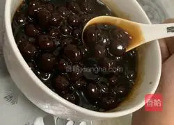 Illustration of how to make brown sugar pearl milk 10