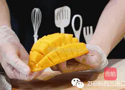 Illustration of how to make New Zealand fish maw jelly with mixed fruits and milk 4