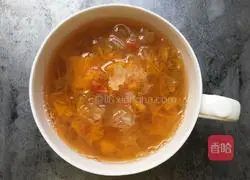 Illustration of how to make pumpkin and white fungus custard 9