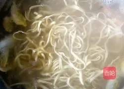 Illustration of how to make hand-made noodles with fresh shrimps in clear soup 15
