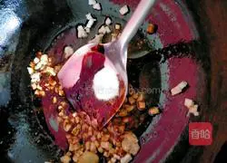 Illustration of how to make whistle noodles 5