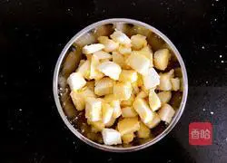 Illustration of how to make fried steamed buns with pepper and eggs 4