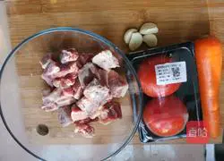 Illustration of how to make tomato and beef brisket soup 1