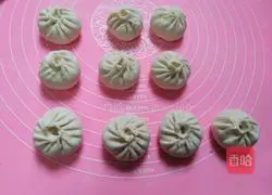 Illustration of how to make soup dumplings 18