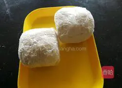 Illustration of how to make thin-bottom chicken and fresh fruit pizza 3