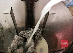 Illustration of how to make dragon fruit milkshake 6