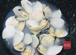 Illustration of how to make clam steamed eggs 3
