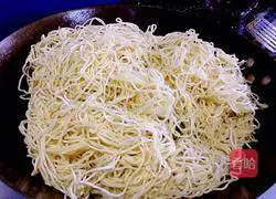 Illustration of how to make lentil braised noodles 12