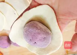 Illustration of how to make two-color plum blossom steamed buns 4