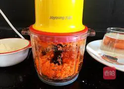 Illustration of how to make carrot and egg soft pancakes 2