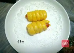 Illustration of how to make pumpkin hot dog rolls 18