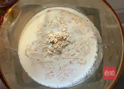Illustration of how to make egg milk oatmeal 4