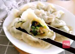 Illustration of how to make meat and three fresh dumplings 23