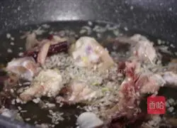 Illustration of how to make five-flavor preserved soup 4