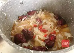 Illustration of Tremella and Snow Pear Soup 3