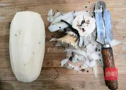 Illustration of how to make red date and lotus root soup 4