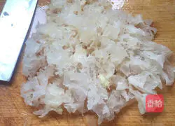 Tremella fuciformis sago soup recipe illustration 3