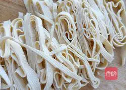 Illustration of how to make cold bean sprouts and shredded beans 7