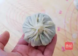 Dumplings Illustration of how to make Sanxian steamed buns 12
