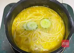 Illustration of how to make sour soup noodles 8