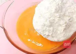 Illustration of how to make carrot and whitebait noodles 4