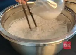 Illustration of how to make peanut brown sugar dough cake 4