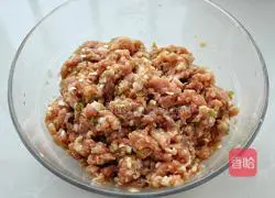 Illustration of how to make pork and sauerkraut dumplings 5