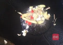 Illustration of how to make fried sausage with pickled cabbage 3