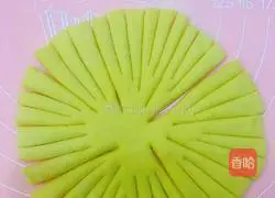 Illustration of how to make sunflower steamed buns 9