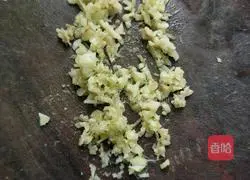 Illustration of how to make leek and pork dumplings 4