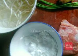 Bean sprouts and shredded pork soup recipe 1