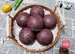 Illustration of how to make black rice steamed buns 11