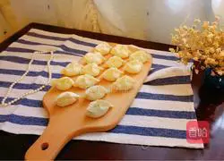 Chives and hairtail fish dumplings#New Year's Eve dinner recipe illustration 18