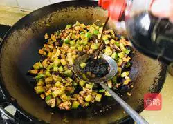 Illustration of how to make mushroom and mutton noodles 10