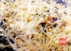 Illustration of making pickled cabbage noodles 5