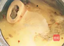 Illustration of how to make beef bone soup casserole 2