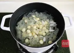 Papaya, Tremella and Lotus Seed Soup Recipe Illustration 4