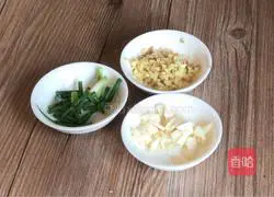 Illustration of how to make tomato, cucumber and scrambled eggs 4