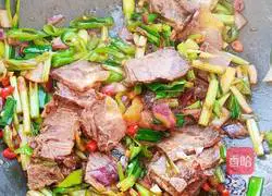 Illustration of how to make stir-fried beef as a traditional meal 11