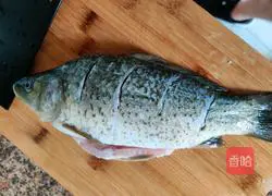 Illustration of how to make crucian carp tofu soup 2