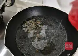 Illustration of how to make fresh meat wontons 9