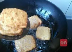 Illustration of how to make fried steamed bun slices 10