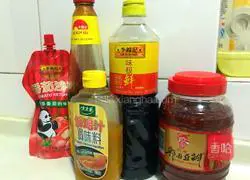 Seafood braised noodles illustration 1